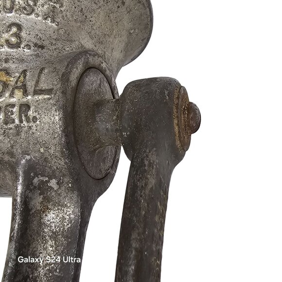 Vintage Universal No.3 Meat Grinder Food Chopper L.F.& C. New Britain Conn. USA - Picture 7 of 15